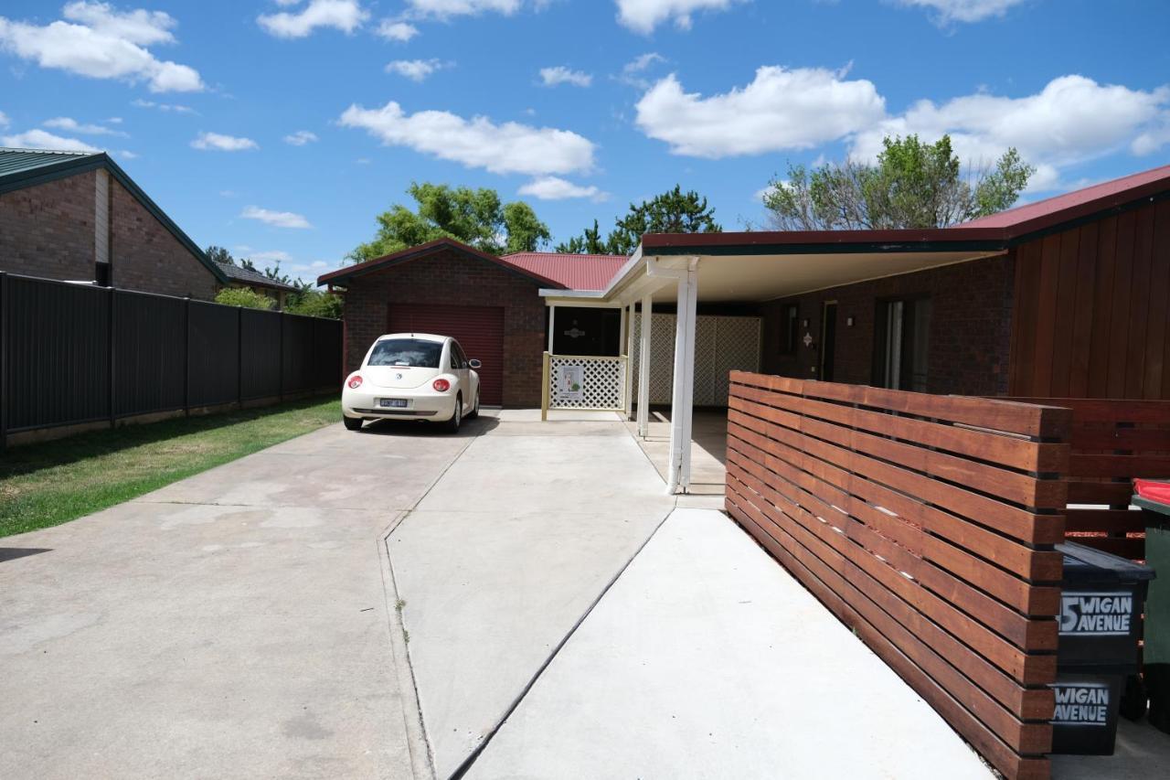 Twodogfolly At Creeklands Apartment Armidale
