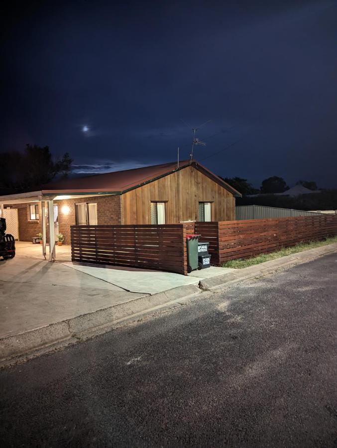 Apartment Twodogfolly At Creeklands Armidale